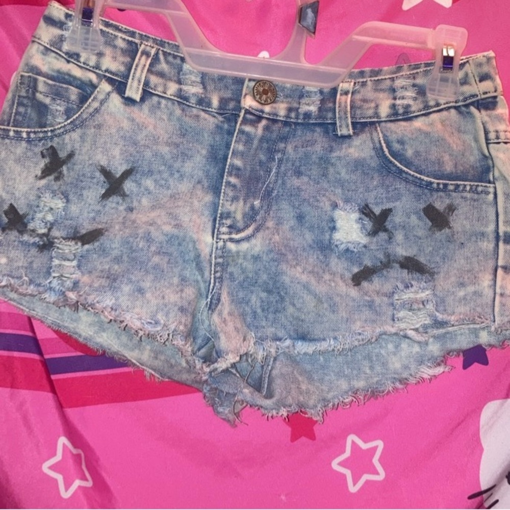 Drawn on English rose shorts small